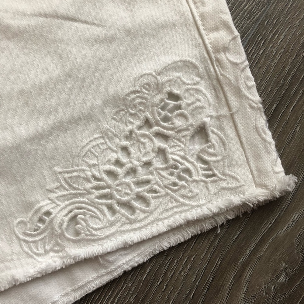 Torrid ★ Off-White Shorts w/ Crochet Inset Details - Picture 4 of 8